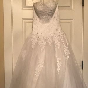 David’s Bridal Strapless Wedding Dress size 4